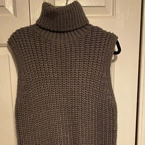 Sleeveless turtleneck sweater, loose fit. Never worn